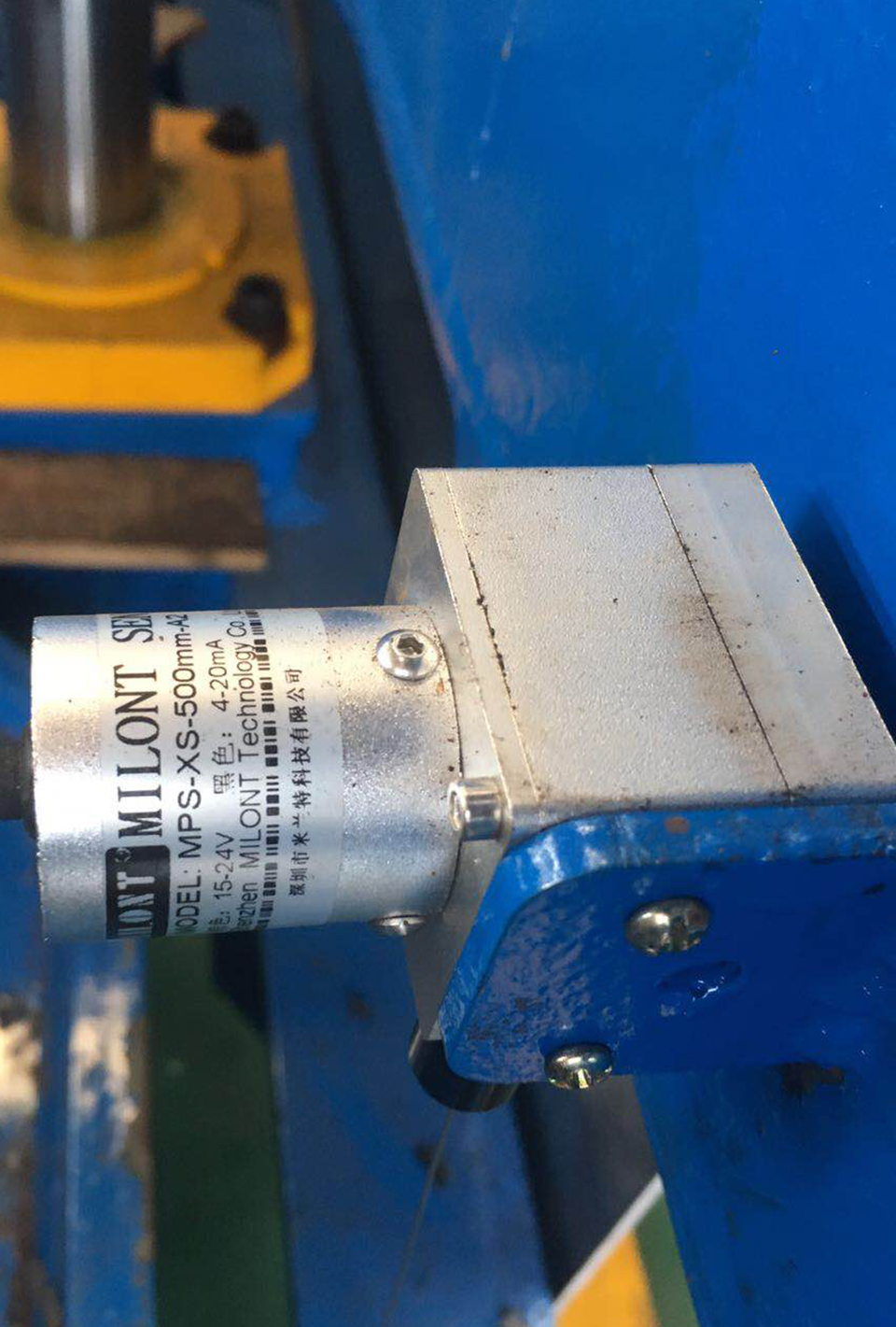 米蘭特MPS小型拉繩位移傳感器用于機(jī)械設(shè)備位移測(cè)量現(xiàn)場應(yīng)用案例.jpg